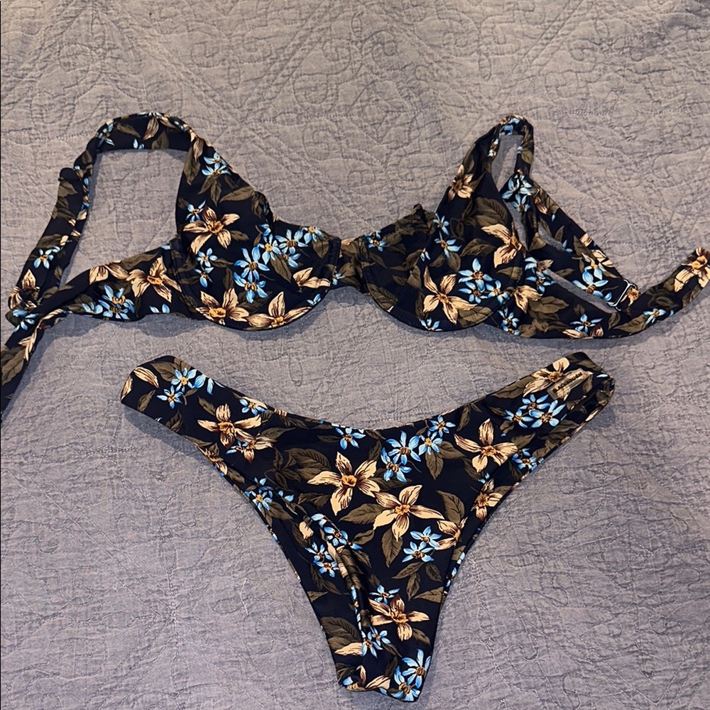 Blackbough M/L Floral Bikini Set. Barely worn